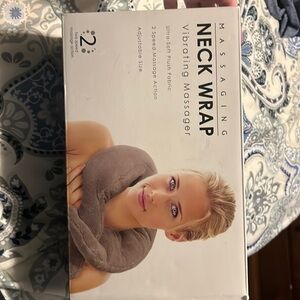 Massaging neck wrap